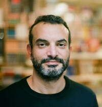 صورة المؤلف محمد ربيع صورة المؤلف محمد ربيع